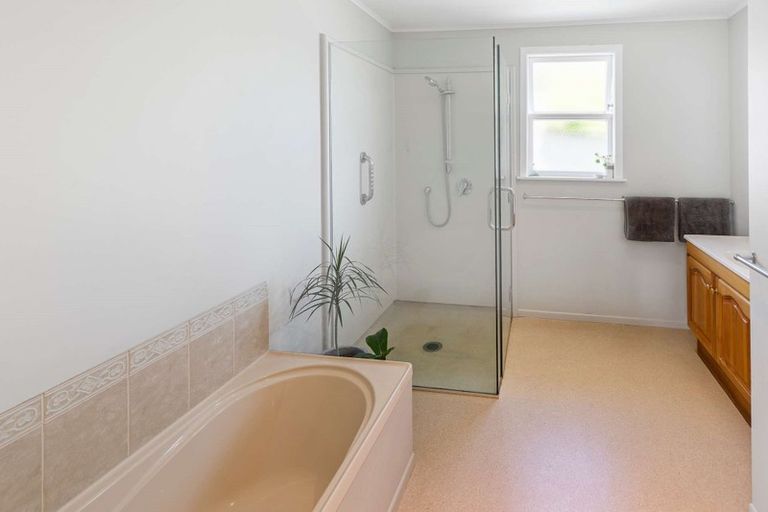 Photo of property in 11 Augustus Street, Carterton, 5713