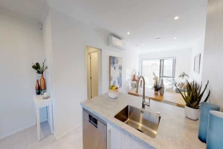 Photo of property in 22 Pepene Avenue, Takanini, 2112