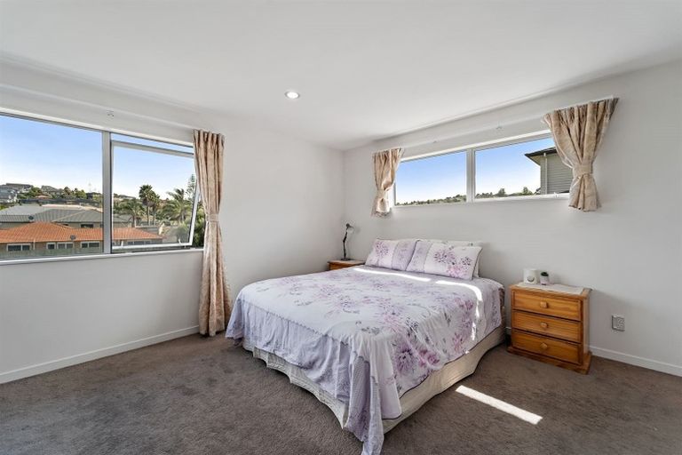 Photo of property in 25 Ballyboe Place, Pinehill, Auckland, 0632