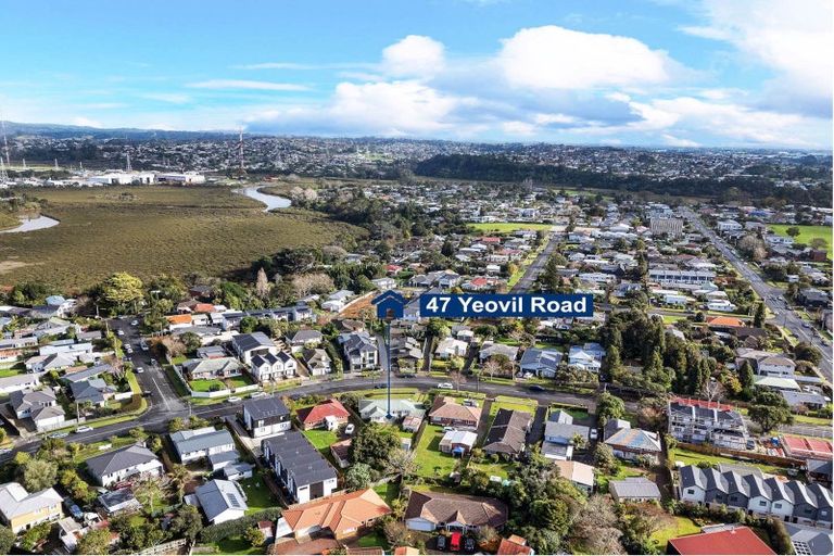 Photo of property in 47 Yeovil Road, Te Atatu Peninsula, Auckland, 0610