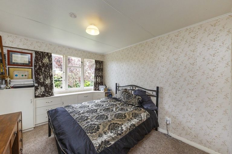 Photo of property in 8 Montrose Place, Takaro, Palmerston North, 4412