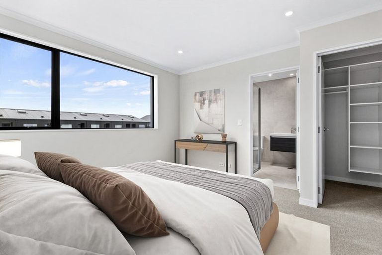 Photo of property in 30 Te Aniwaniwa Terrace, Albany, Auckland, 0632