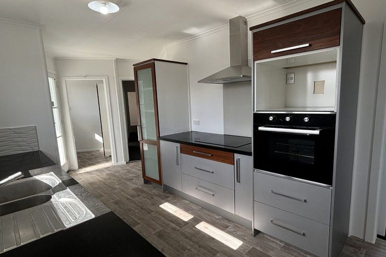 Photo of property in 77 Collins Road, Melville, Hamilton, 3206