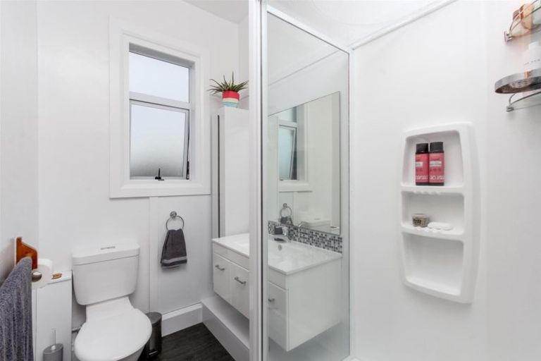 Photo of property in Devonport Apartments, 42/127 Saint Aubyn Street, New Plymouth, 4310