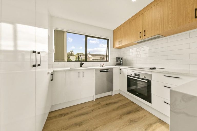 Photo of property in 7/27 Carole Crescent, Pakuranga, Auckland, 2010