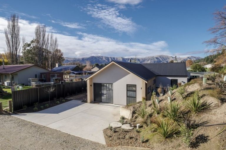 Photo of property in 32 Kingan Road, Luggate, Cromwell, 9383