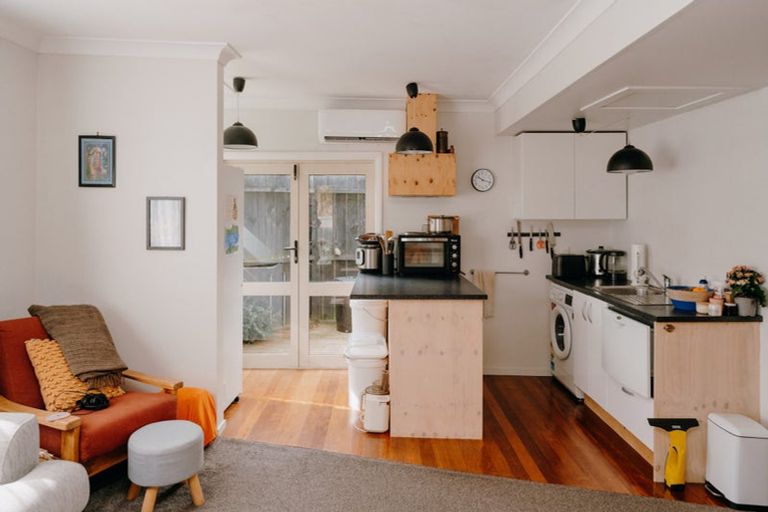 Photo of property in 22 Airlie Road, Plimmerton, Porirua, 5026