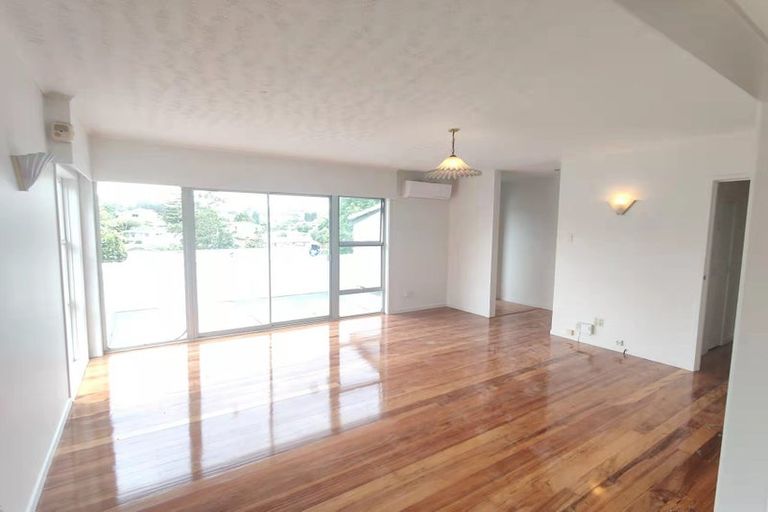 Photo of property in 5 Juniper Road, Sunnynook, Auckland, 0620