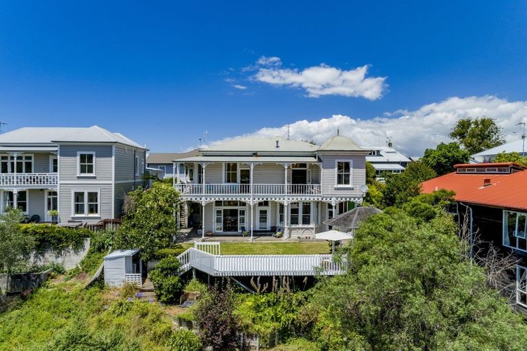 Photo of property in 21 May Avenue, Hospital Hill, Napier, 4110