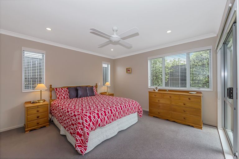 Photo of property in 1 Bridal Place, Silverdale, 0932