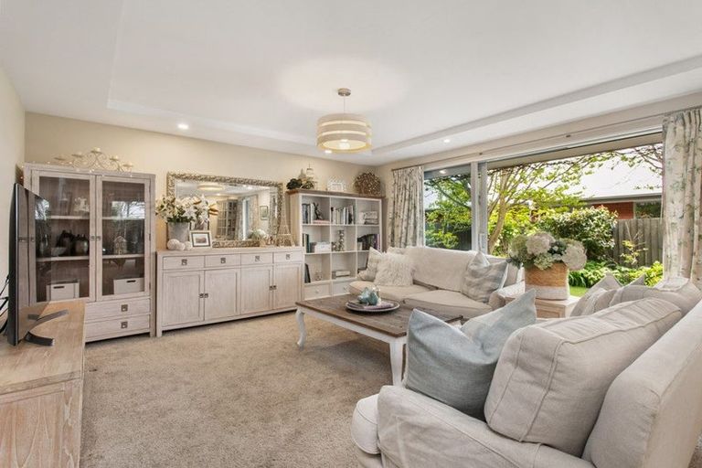 Photo of property in 112 Englefield Road, Northwood, Christchurch, 8051