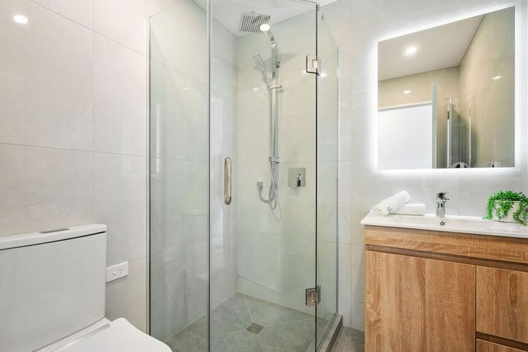 Photo of property in 1/1090 Beach Road, Torbay, Auckland, 0630