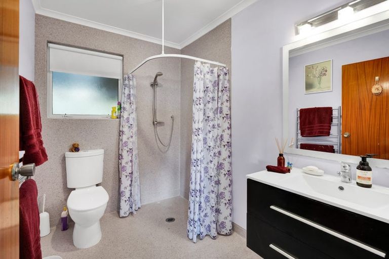 Photo of property in 1 Mclean Street, Strandon, New Plymouth, 4312