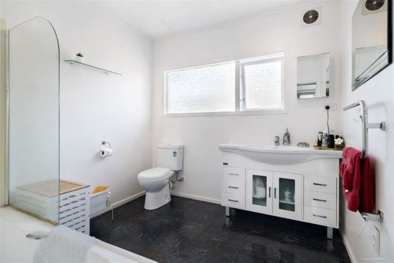 Photo of property in 1/40 Edgeworth Road, Glenfield, Auckland, 0629