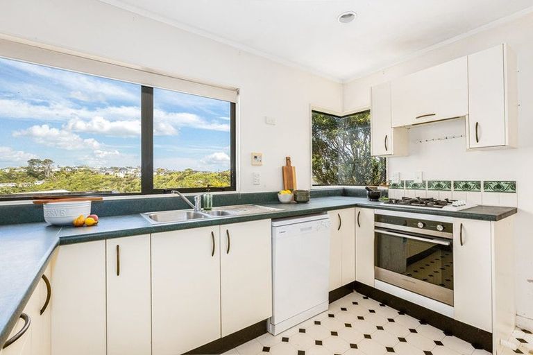 Photo of property in 21 Ladbrooke Drive, Newlands, Wellington, 6037