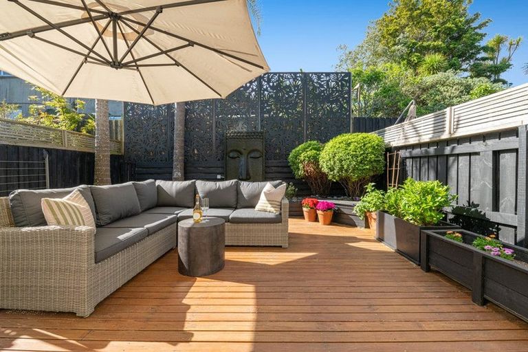 Photo of property in 4/13 Kaihu Street, Northcote, Auckland, 0627