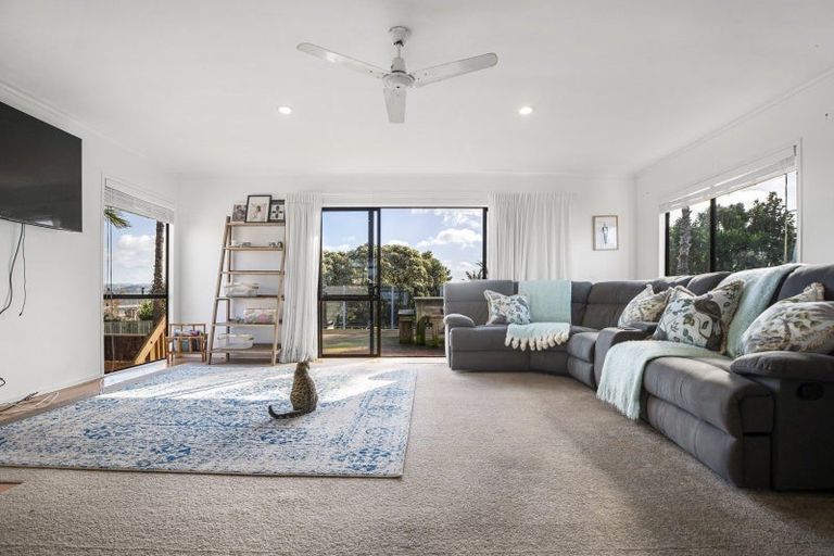 Photo of property in 2 Litchfield Place, Clarks Beach, 2122