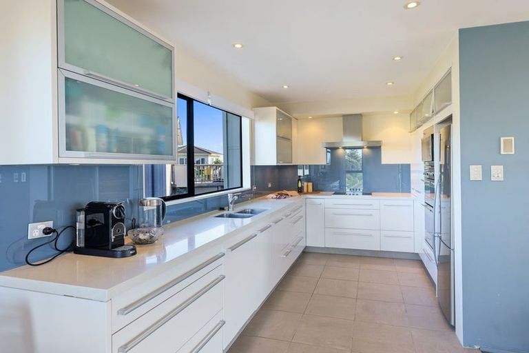 Photo of property in 31 Oratia Street, Waikanae Beach, Waikanae, 5036