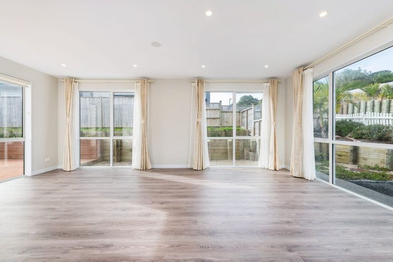 Photo of property in 24 Mackay Drive, Greenhithe, Auckland, 0632