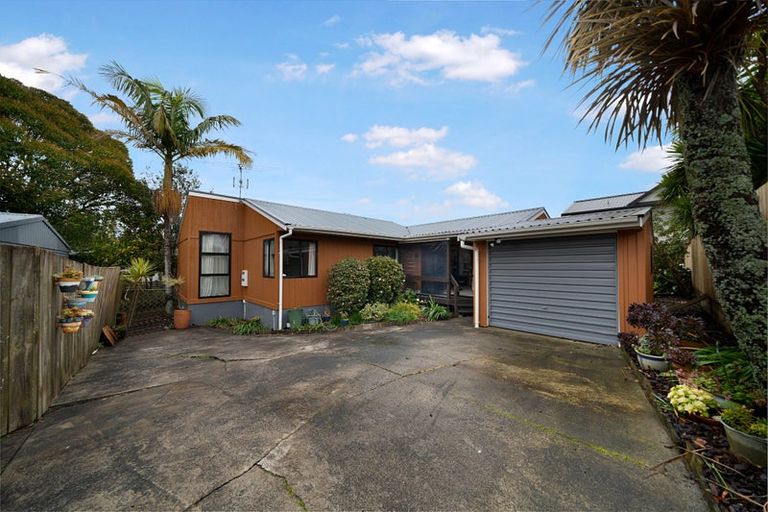 Photo of property in 1/24 Blacklock Avenue, Henderson, Auckland, 0612