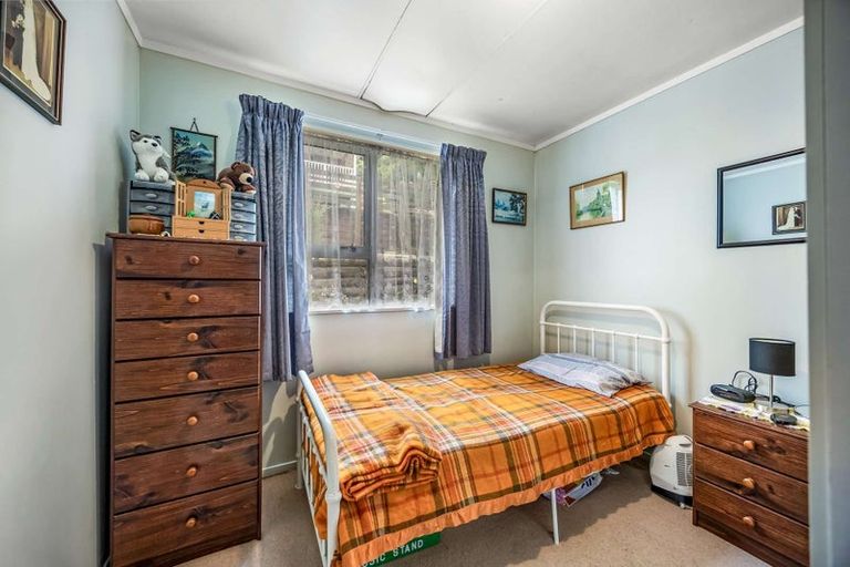 Photo of property in 28 Tiroiti Grove, Stokes Valley, Lower Hutt, 5019