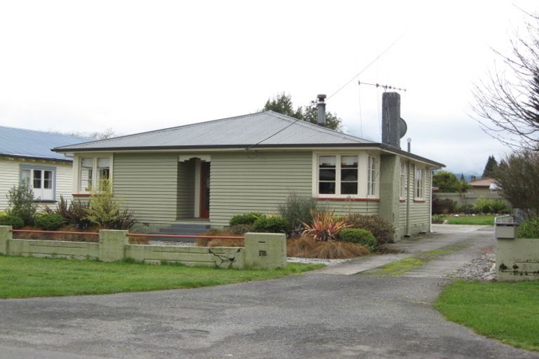 Photo of property in 19 Hampden Street, Murchison, 7007