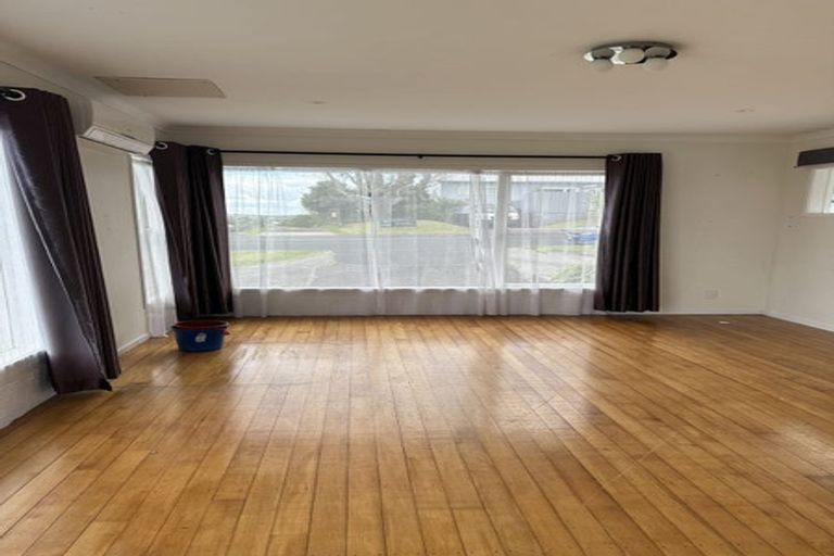 Photo of property in 1/54 Target Road, Totara Vale, Auckland, 0629