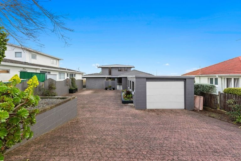 Photo of property in 32 Churchill Road, Cockle Bay, Auckland, 2014