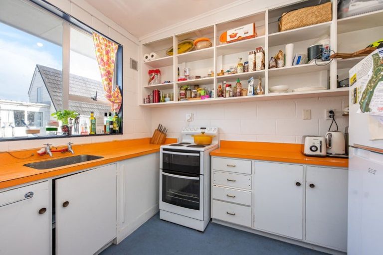 Photo of property in 2/72 Freyberg Street, Lyall Bay, Wellington, 6022