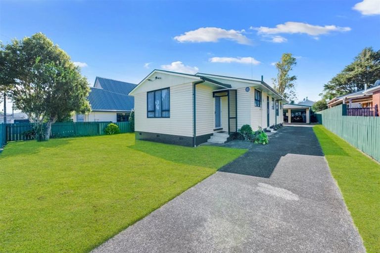 Photo of property in 1 Kowhai Avenue, Mangere Bridge, Auckland, 2022