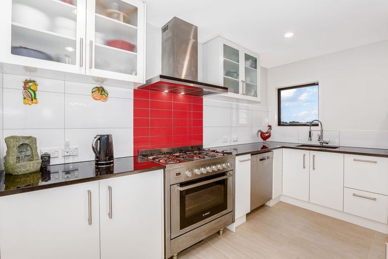 Photo of property in 16 Frances Brown Avenue, Aotea, Porirua, 5024