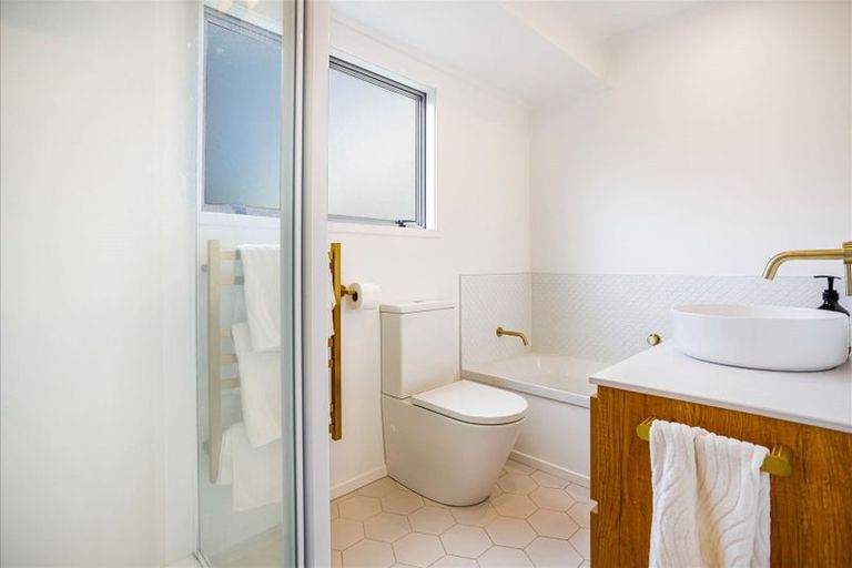 Photo of property in 2/9 Cedar Heights Avenue, Massey, Auckland, 0614