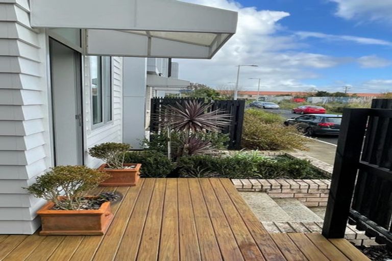 Photo of property in 7 Ceramic Lane, New Lynn, Auckland, 0600