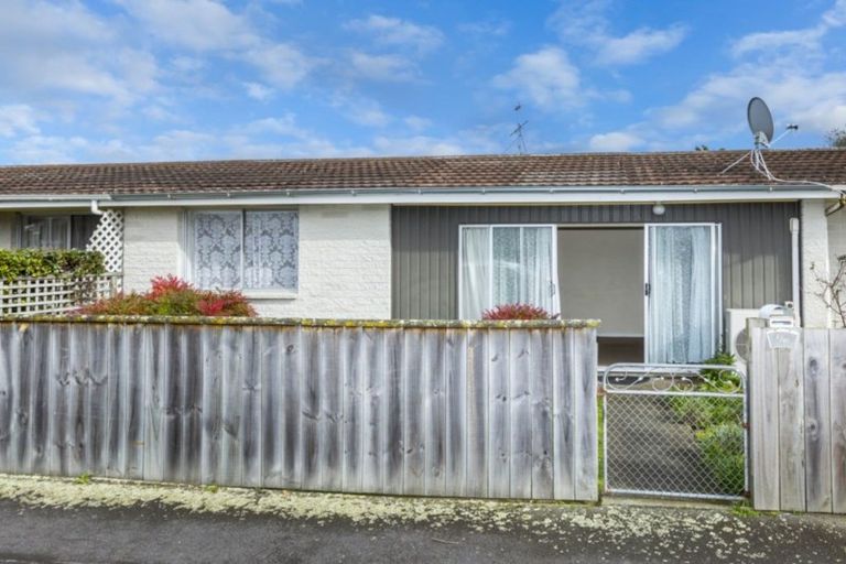 Photo of property in 2/45 Royal Street, Upper Hutt, 5018