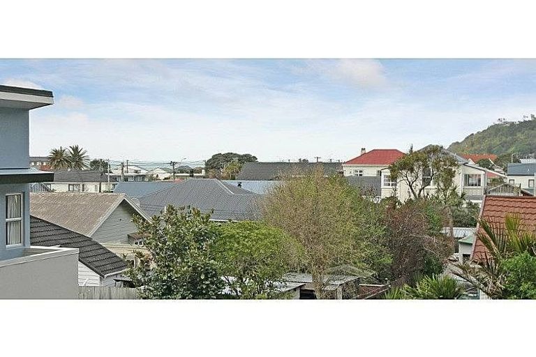 Photo of property in 12/138 Queens Drive, Lyall Bay, Wellington, 6022