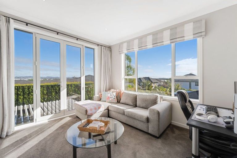 Photo of property in 8 Verley Rise, East Tamaki Heights, Auckland, 2016