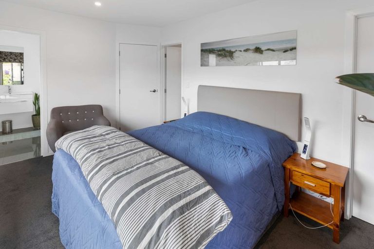 Photo of property in 43a Abraham Crescent, Milson, Palmerston North, 4414