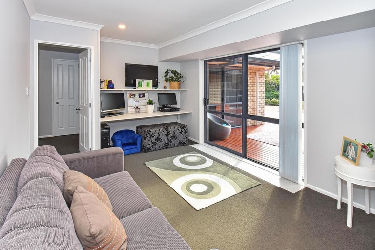 Photo of property in 56 Lothian Brae, Wattle Downs, Auckland, 2103