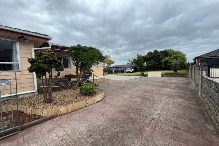 Photo of property in 23 Balloch Street, Randwick Park, Auckland, 2105