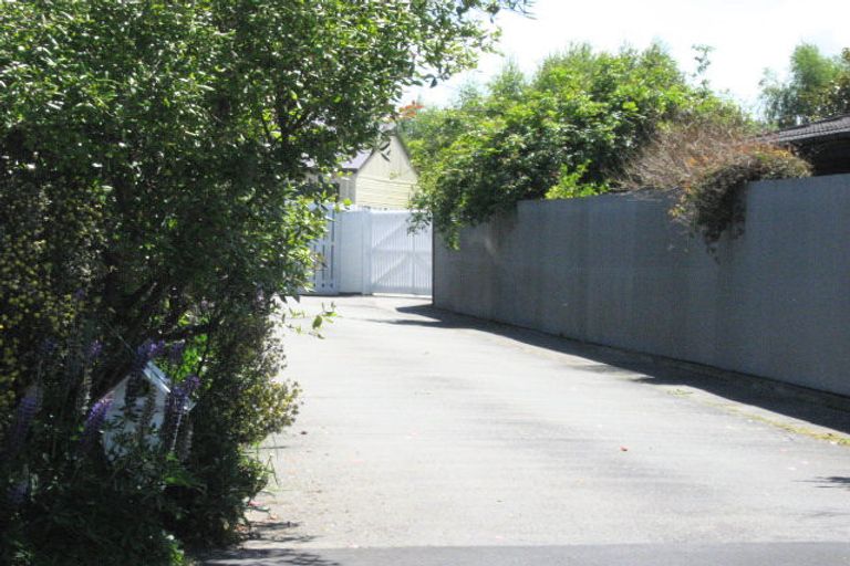 Photo of property in 17 Hampton Place, Burnside, Christchurch, 8053