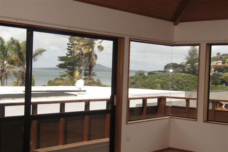 Photo of property in 2/50 Masterton Road, Rothesay Bay, Auckland, 0630