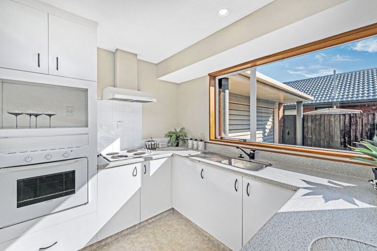 Photo of property in 1/5 Showgate Avenue, Sockburn, Christchurch, 8042