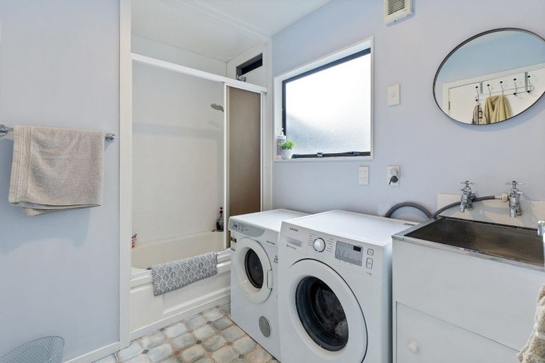 Photo of property in 2/78 Vodanovich Road, Te Atatu South, Auckland, 0610