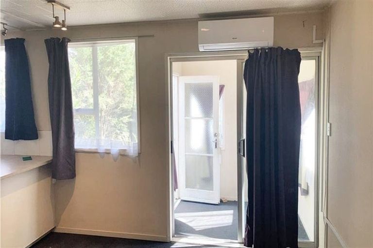 Photo of property in 194 Don Buck Road, Massey, Auckland, 0614