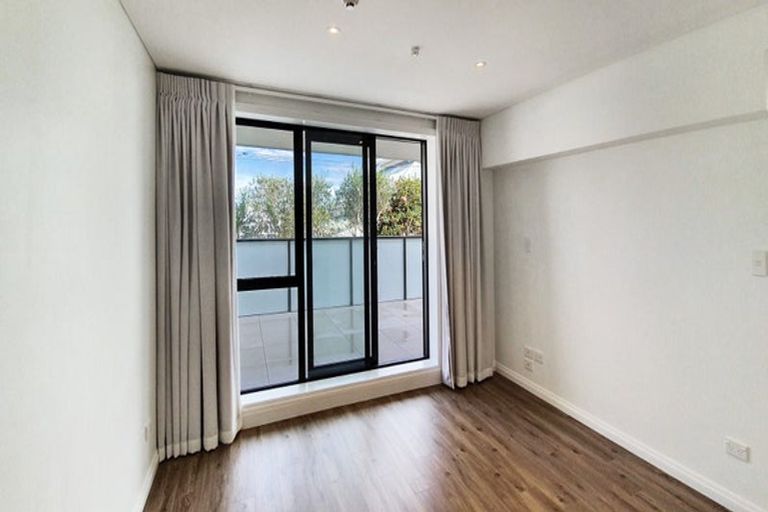 Photo of property in 2/8b Rugby Road, Birkenhead, Auckland, 0626