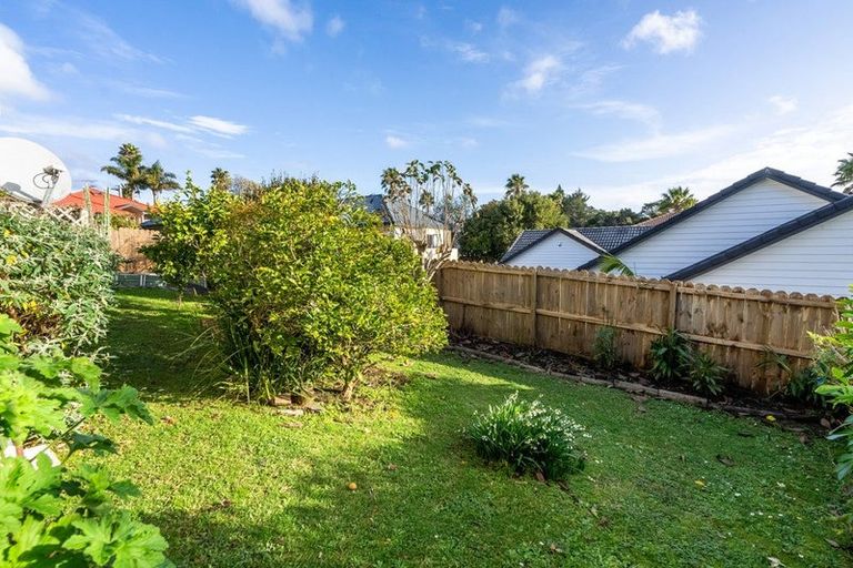 Photo of property in 12 Tyrico Close, Unsworth Heights, Auckland, 0632