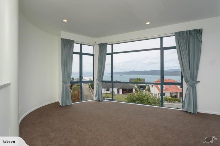 Photo of property in 12 Signallers Grove, Strathmore Park, Wellington, 6022