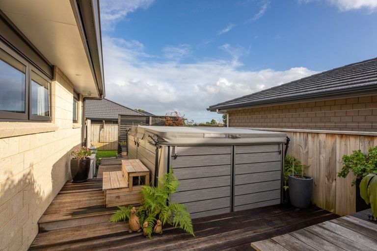 Photo of property in 2 Pohatu Lane, Otaki, 5512