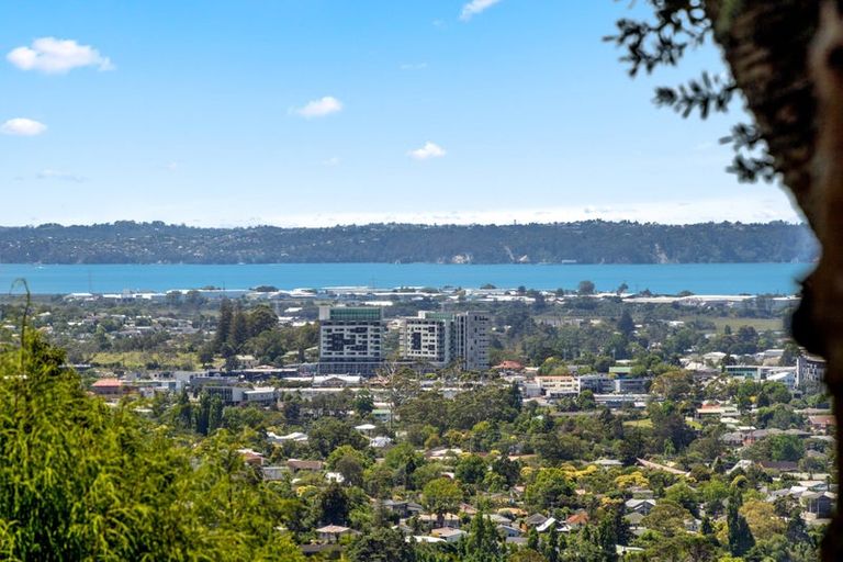 Photo of property in 242 Konini Road, Titirangi, Auckland, 0604