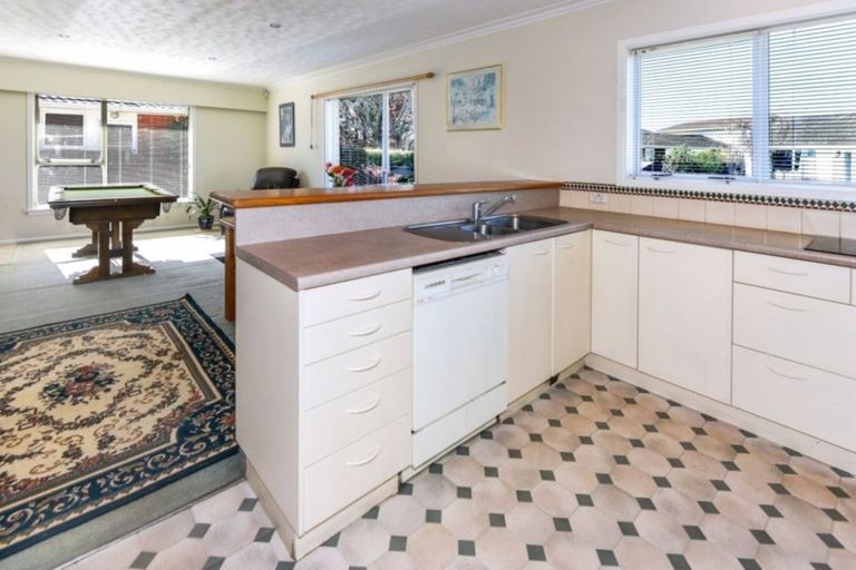 Photo of property in 17 Delaware Crescent, Russley, Christchurch, 8042